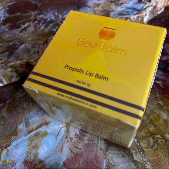 Original 🍯 Honey Bee Balm Lip Propolis Balm Pot - Picture 3 of 11